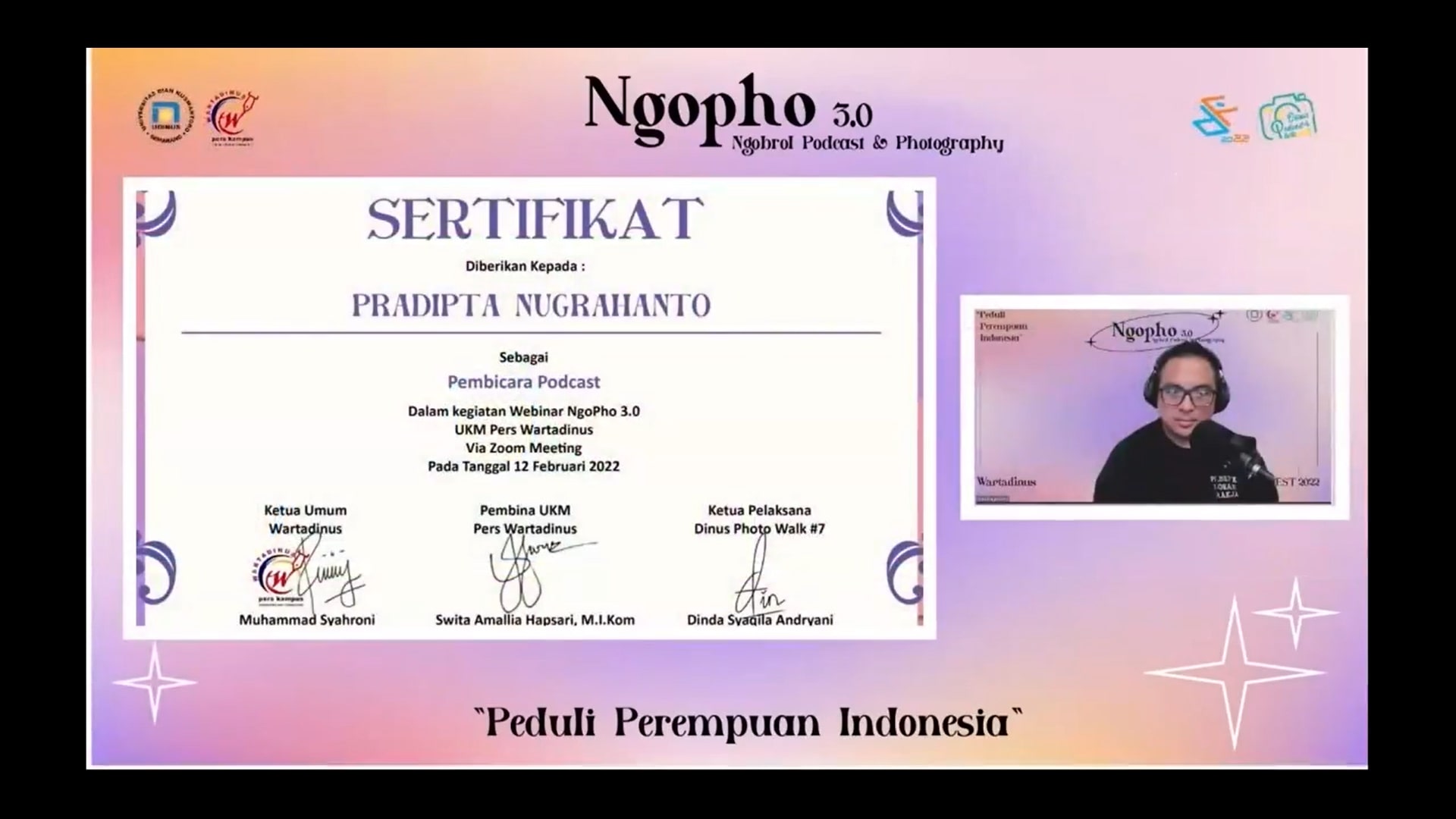 Pemberian sertifikat pembicara kepada Mas Pradipta Nugrahanto selaku Juri dan Pembicara DPW 7.0